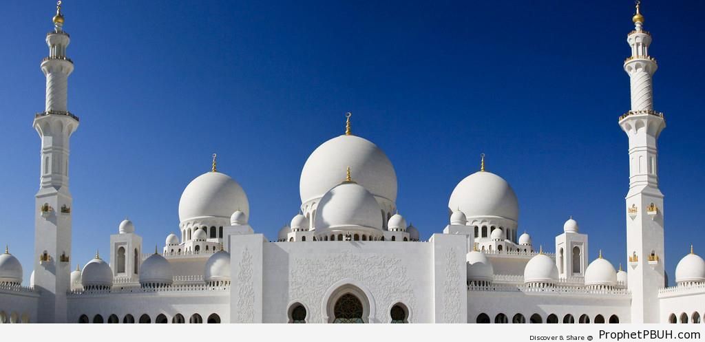 Front View of Sheikh Zayed Grand Mosque, Abu Dhabi - Abu Dhabi, United Arab Emirates -Picture