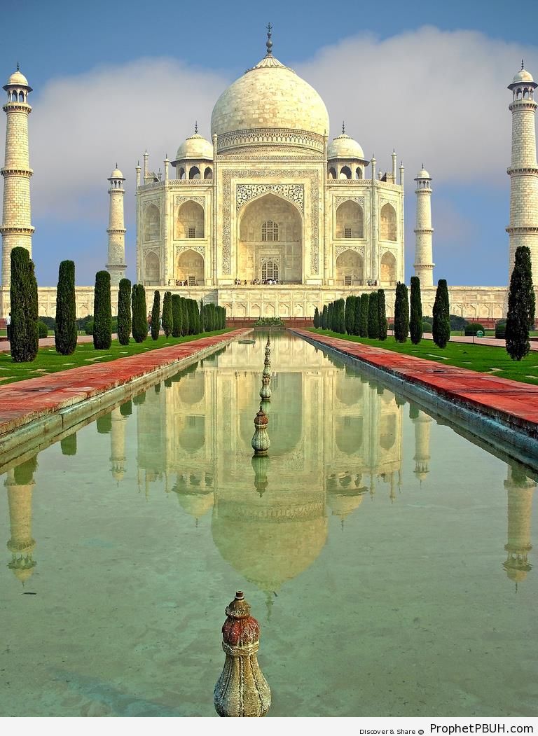 Front View of Taj Mahal in Agra, Uttar Pradesh - Agra, India 