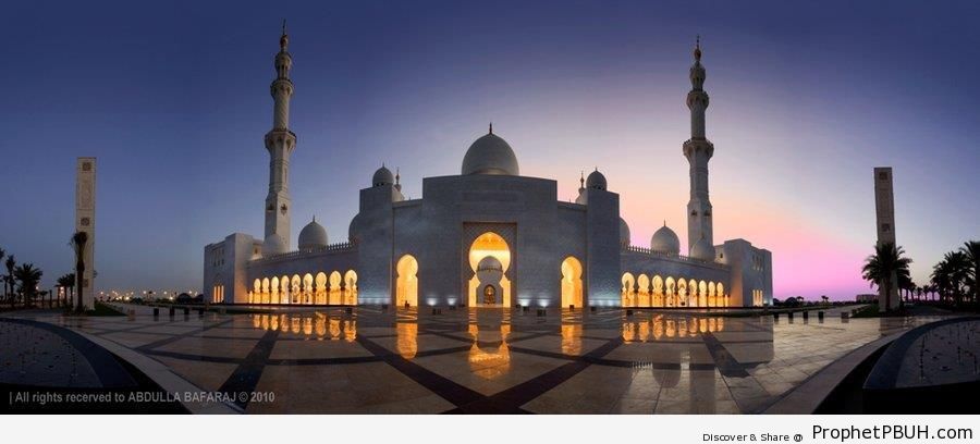 Full Frontal View of Sheikh Zayed Grand Mosque in Abu Dhabi, UAE - Abu Dhabi, United Arab Emirates