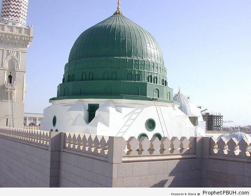 Green Dome - Al-Masjid an-Nabawi (The Prophets Mosque) in Madinah, Saudi Arabia -Picture