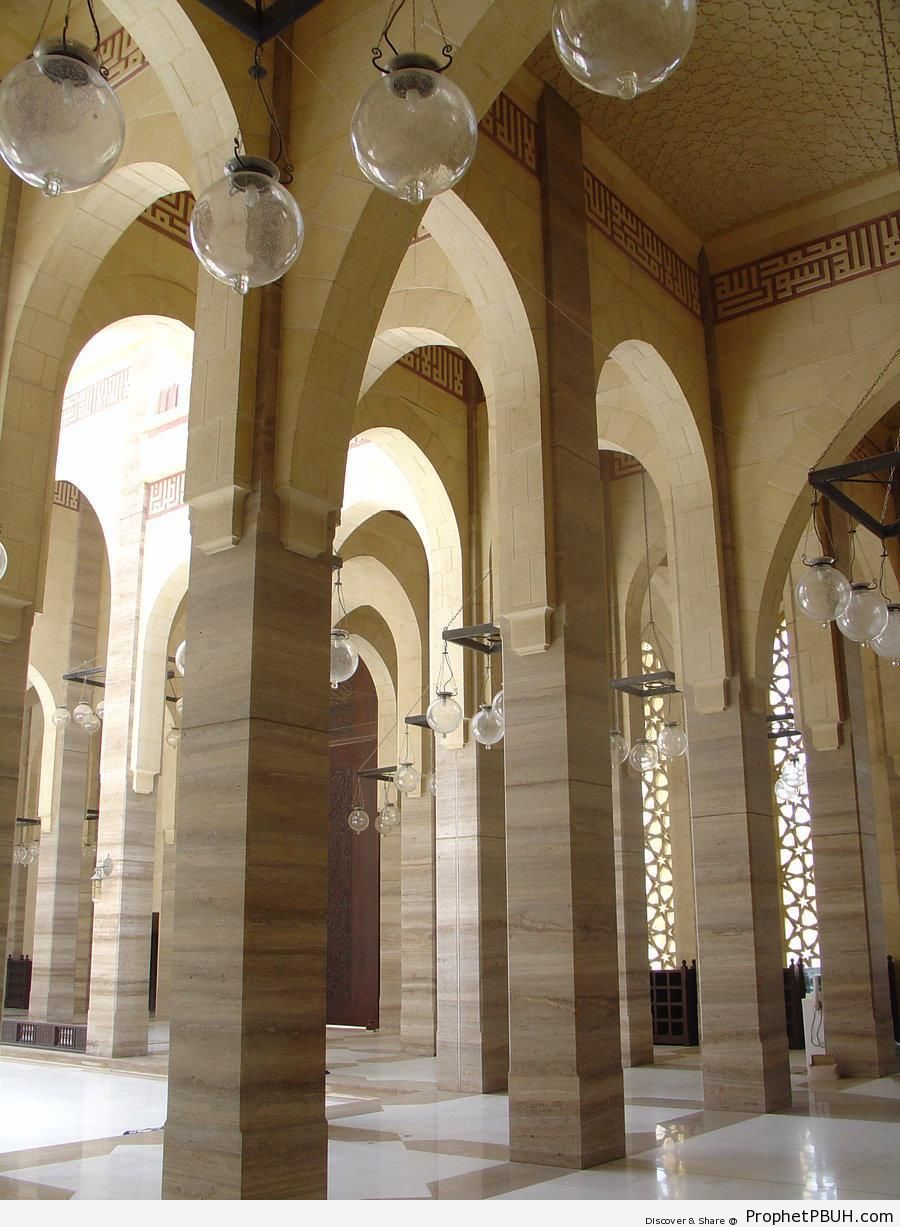 Inside Al-Fateh Grand Mosque in Manama, Bahrain - Al-Fateh Grand Mosque in Manama, Bahrain -Picture