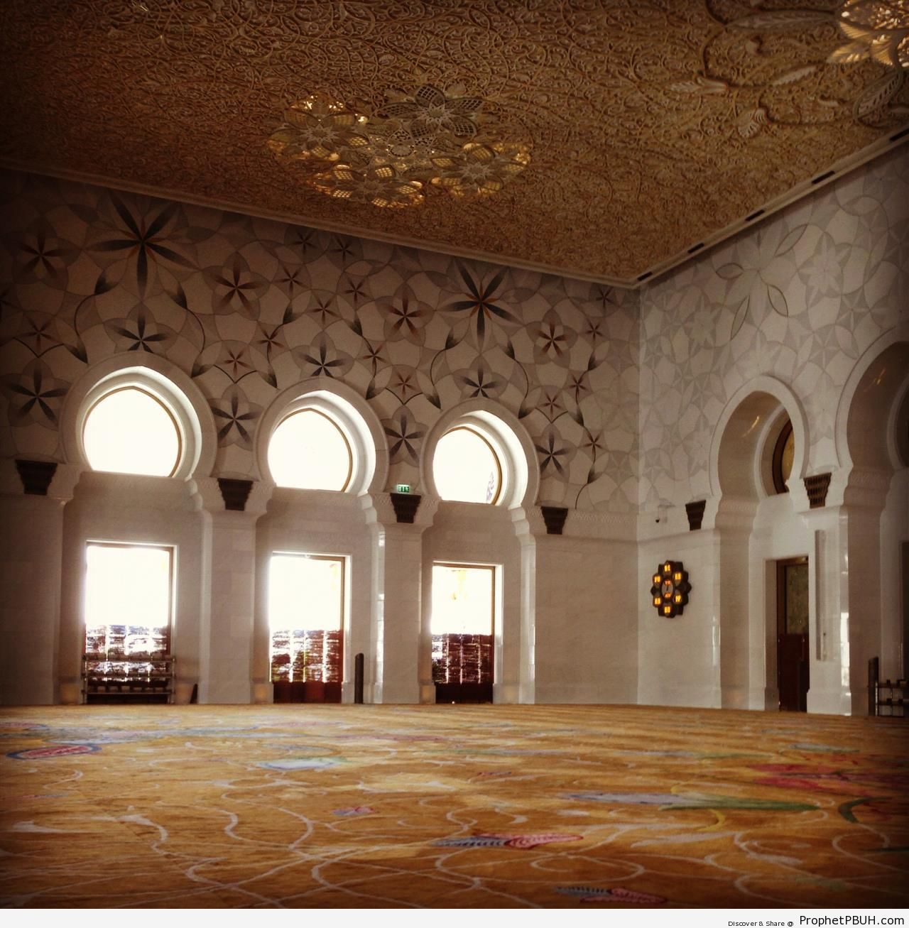 Inside Sheikh Zayed Grand Mosque, Abu Dhabi, UAE - Abu Dhabi, United Arab Emirates -Picture