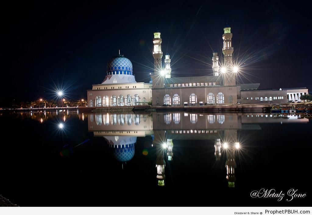 Kota Kinabalu City Mosque (Masjid Bandaraya) at Night - Home Â» Islamic Architecture Â» Kota Kinabalu City Mosque (Masjid Bandaraya) at Night -Picture