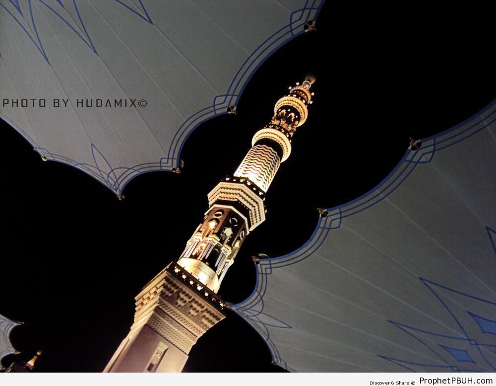 Lit Up Masjid an-Nabawi Minaret at Night - Al-Masjid an-Nabawi (The Prophets Mosque) in Madinah, Saudi Arabia -Picture