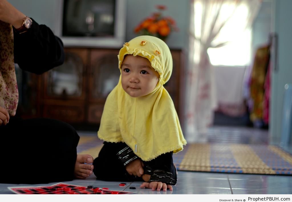 Little Girl in Yellow Hijab - Muslimah Photos (Girls and Women & Hijab Photos) -