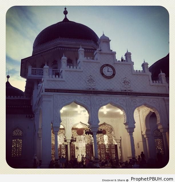 Maghrib Time at Baiturrahman Grand Mosque in Banda Aceh - Baiturrahman Grand Mosque (Mesjid Raya Baiturrahman) in Banda Aceh, Indonesia