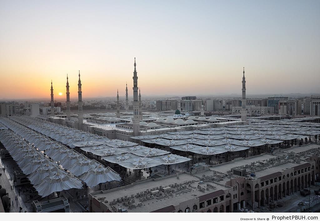 Masjid an-Nabawi at Sunrise - Al-Masjid an-Nabawi (The Prophets Mosque) in Madinah, Saudi Arabia -Picture