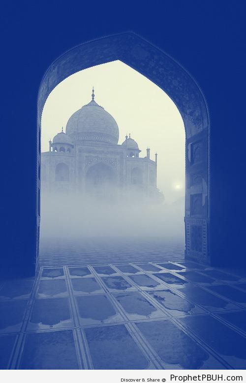Misty Taj Mahal - Agra, India