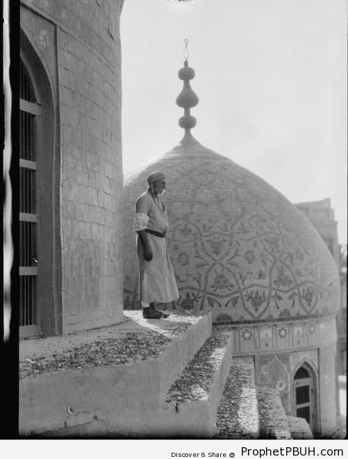 Muezzin (Haiderkhana Mosque, Baghdad, Iraq, 1932) - Baghdad, Iraq