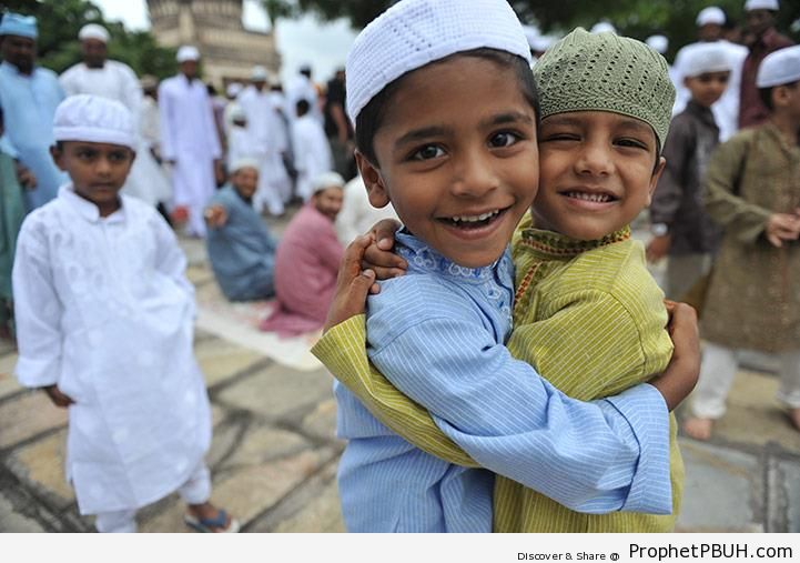 Muslim Children Hug on Eid al-Fitr 1433-2012 - 
