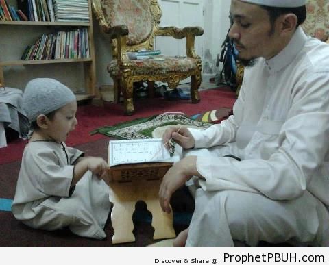 Muslim Father Teaching Son Quran - Mushaf Photos (Books of Quran)