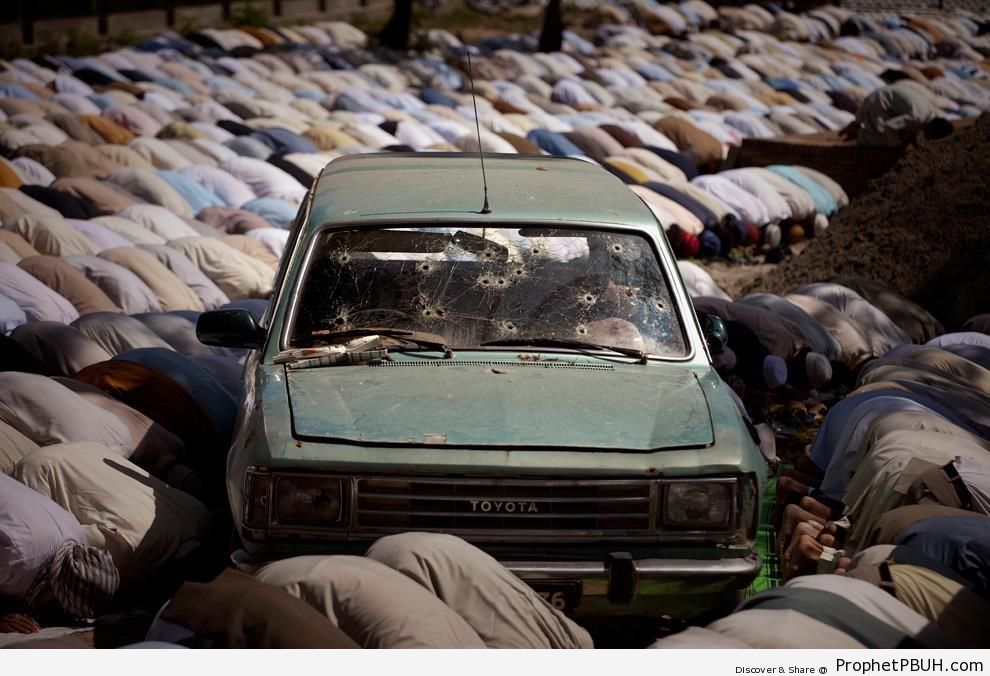 Muslim Men in Sujood Round Bullet-Ridden Car at Lal Mosque in Islamabad - Islamabad, Pakistan -Picture