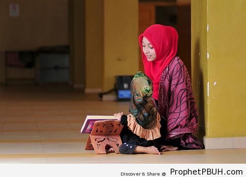 Muslim Woman Teaches Her Little Sister Quran - Mushaf Photos (Books of Quran) 