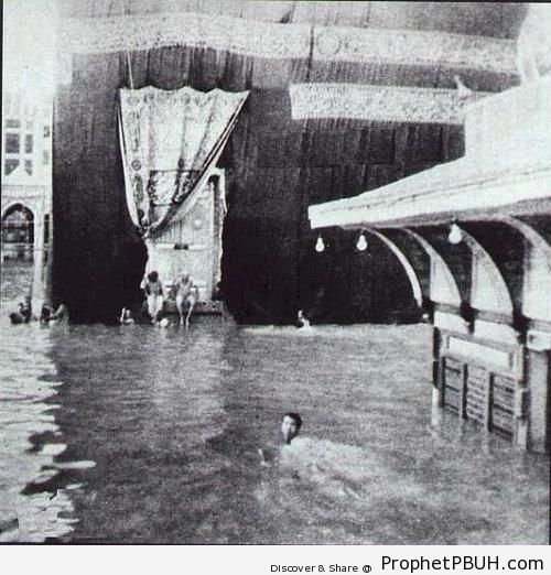 Old Photo of Flooded Kaba in 1941 - al-Masjid al-Haram in Makkah, Saudi Arabia