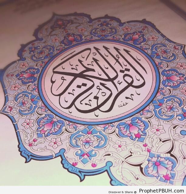 Photo of Mushaf Calligraphy and Arabesque - Islamic Calligraphy and Typography
