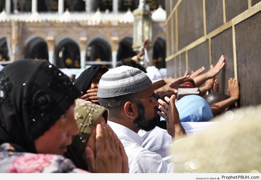Pilgrims Touching the Kaba - al-Masjid al-Haram in Makkah, Saudi Arabia -004