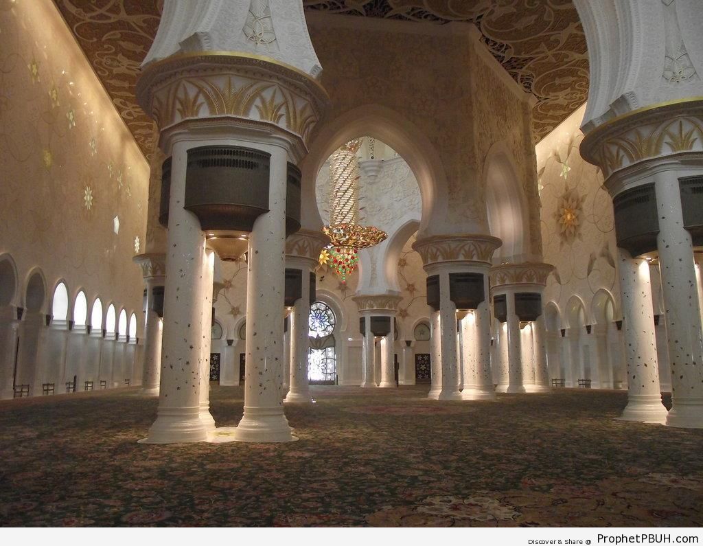 Prayer Hall of Sheikh Zayed Grand Mosque (Abu Dhabi, UAE) - Abu Dhabi, United Arab Emirates -Picture