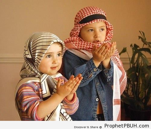 Praying Muslim Children - Muslimah Photos (Girls and Women & Hijab Photos)