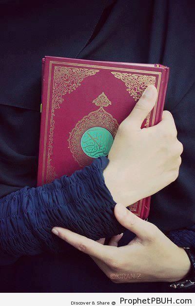 Quran Hug - Mushaf Photos (Books of Quran)