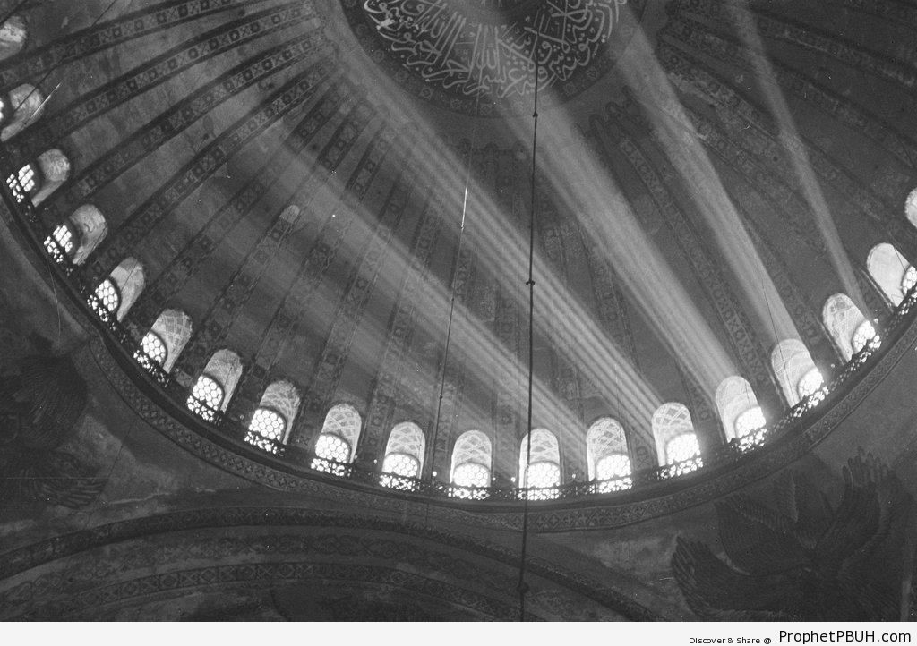 Rays of Light Entering Istanbul Mosque - Islamic Architecture -Picture