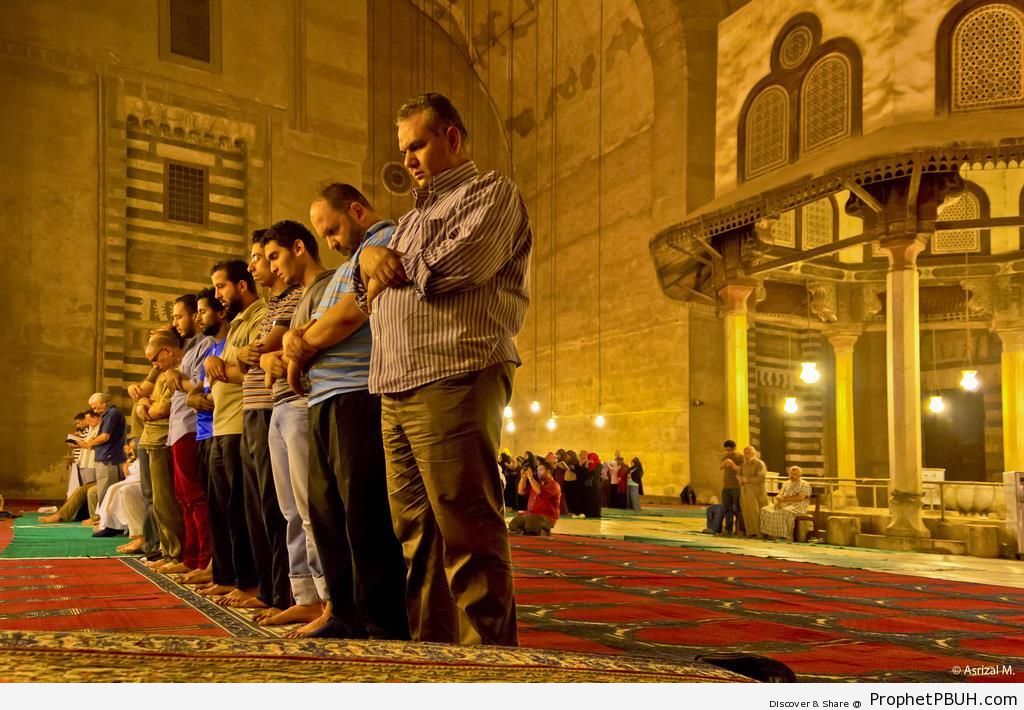 Rows of Men and Women Praying at Sultan Hassan Mosque in Cairo - Cairo, Egypt -Picture