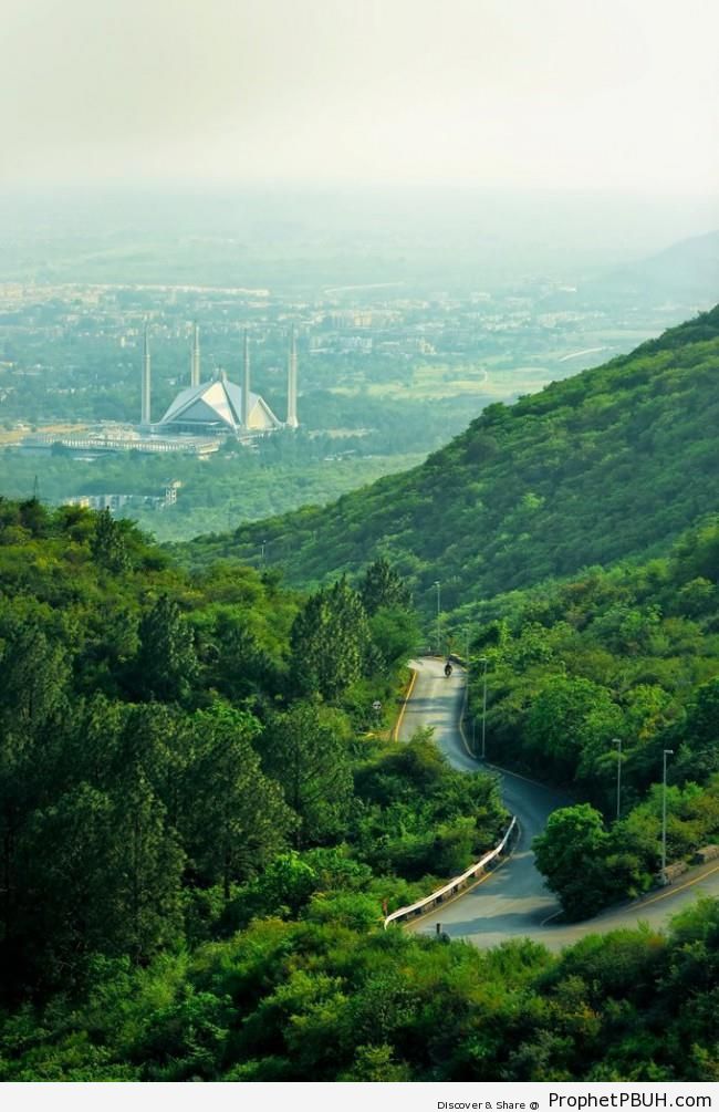 Scenic View of Faisal Mosque (Islamabad, Pakistan) - Faisal Mosque in Islamabad, Pakistan