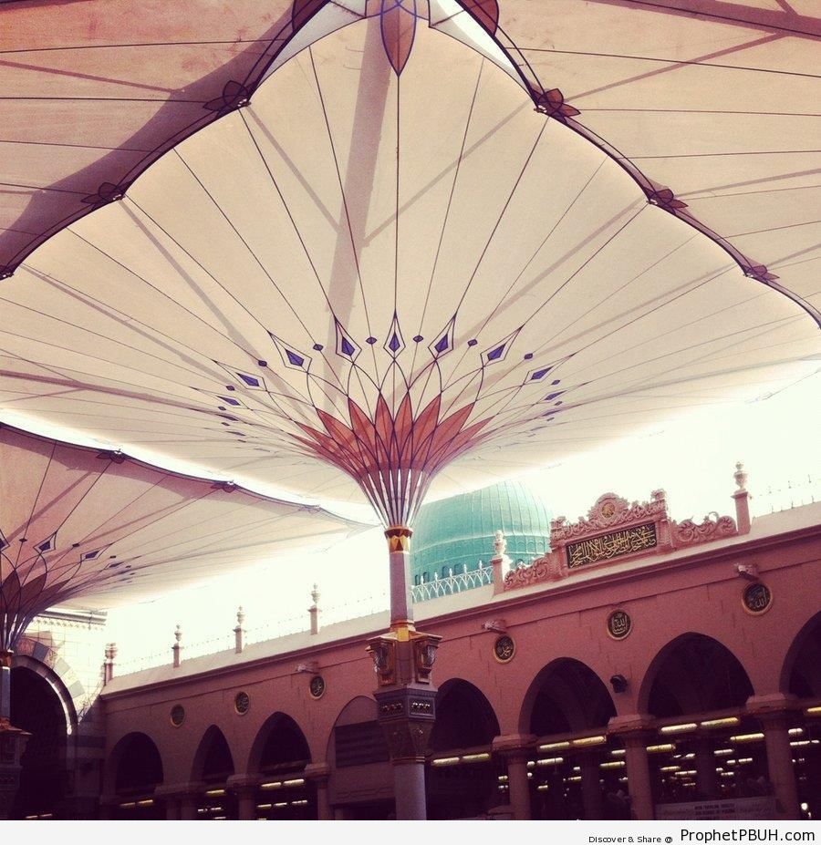 Shade Umbrella at the Prophet-s Mosque - Al-Masjid an-Nabawi (The Prophets Mosque) in Madinah, Saudi Arabia -Picture