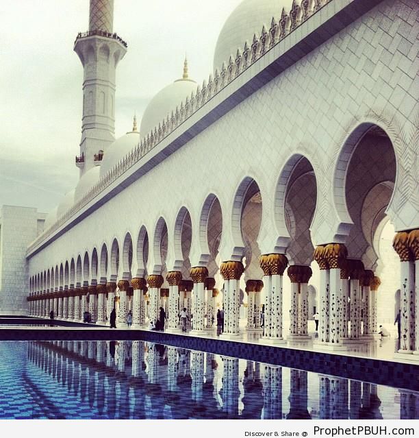 Sheikh Zayed Grand Mosque Arcades and Pool - Abu Dhabi, United Arab Emirates