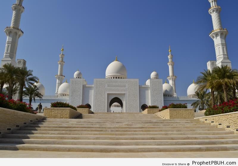 Sheikh Zayed Grand Mosque from Outside (Abu Dhabi, UAE) - Abu Dhabi, United Arab Emirates -Picture