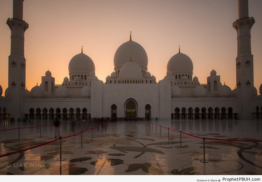 Sheikh Zayed Grand Mosque in Abu Dhabi, United Arab Emirates - Abu Dhabi, United Arab Emirates -006