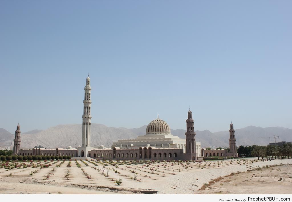 Sultan Qaboos Grand Mosque - Islamic Architecture -Picture