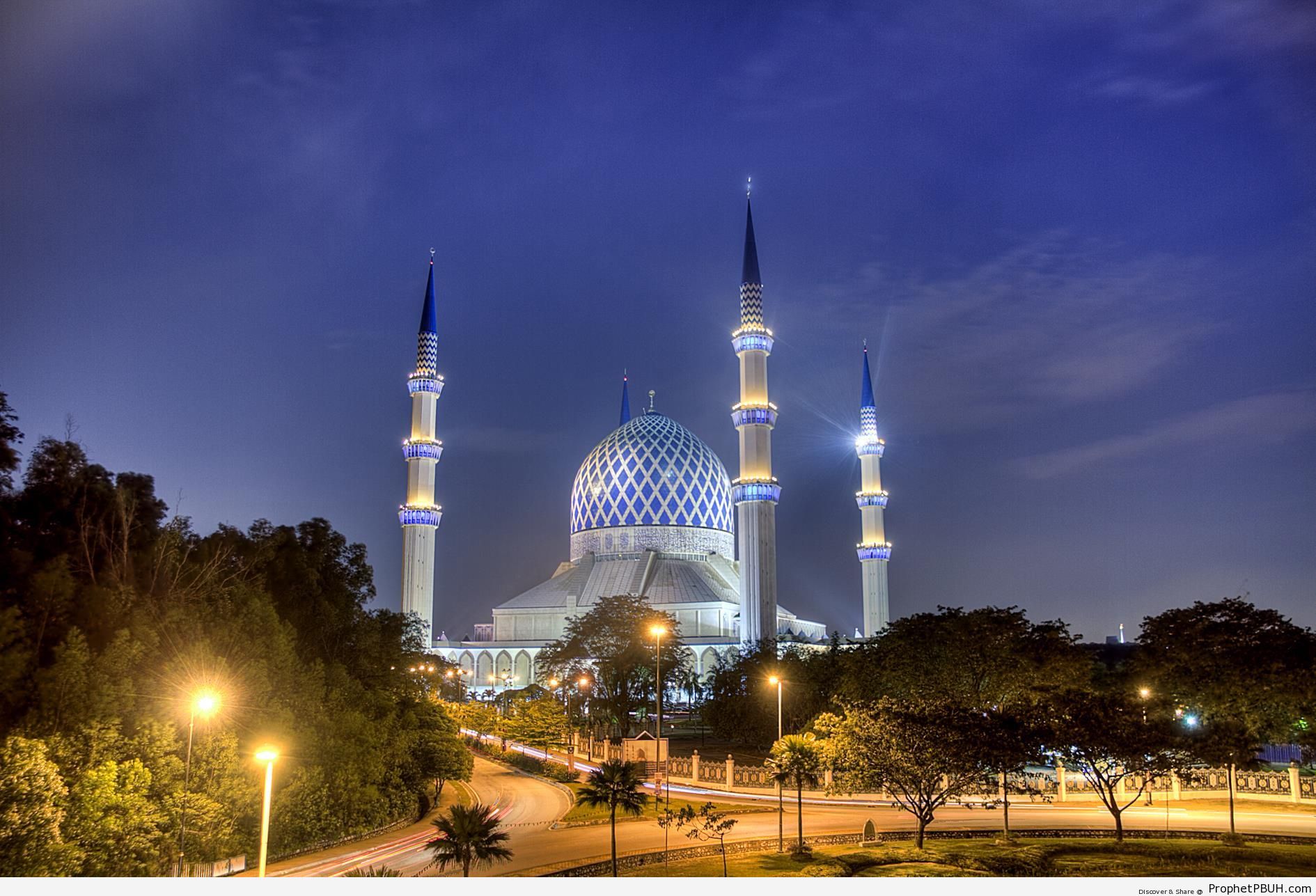 Sultan Salahuddin Abdul Aziz Mosque in the Evening at Shah Alam