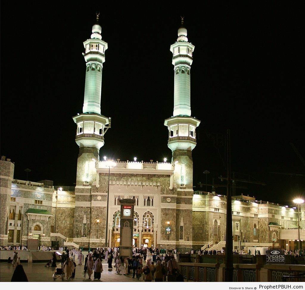 The Main Entrance of Masjid al-Haram in Makkah at Night - al-Masjid al-Haram in Makkah, Saudi Arabia -Picture
