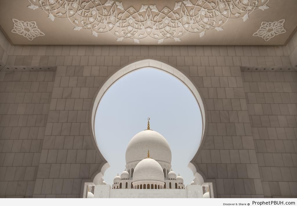 View from Arch, Sheikh Zayed Grand Mosque in Abu Dhabi - Abu Dhabi, United Arab Emirates -Picture