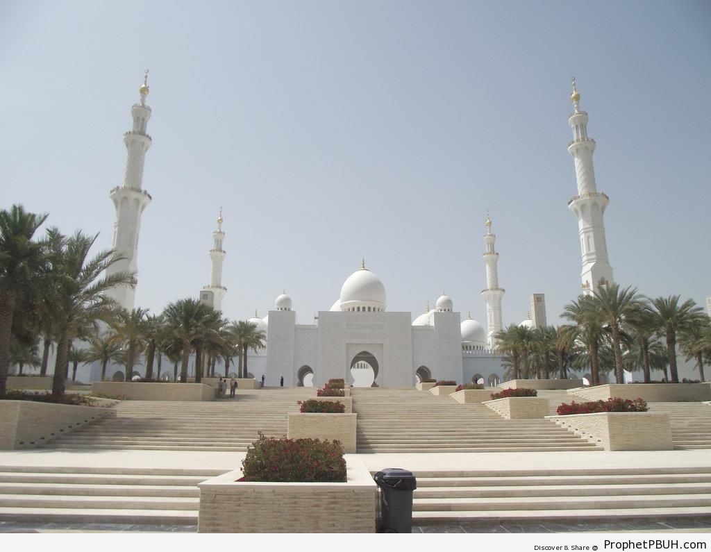 View of Sheikh Zayed Grand Mosque from Outside (Abu Dhabi, United Arab Emirates) - Abu Dhabi, United Arab Emirates -Picture